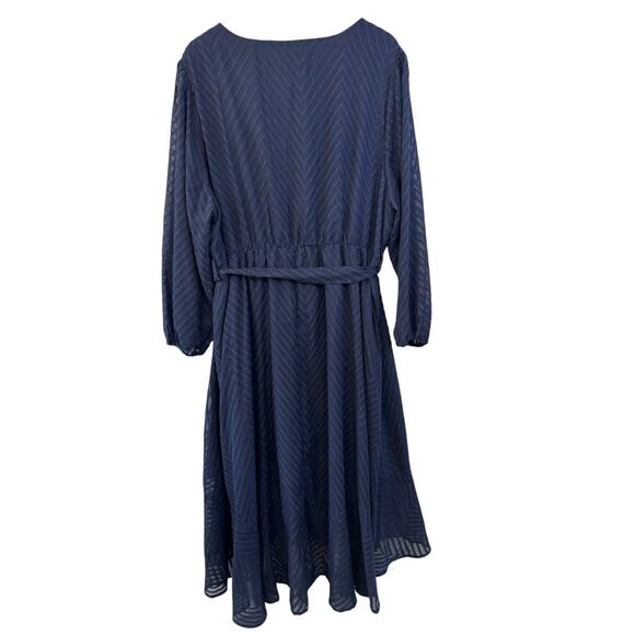 BloomChic Navy Geometric Wrap with Tie Midi Long Sleeve Dress NWT Size 26 4X - Picture 8 of 8